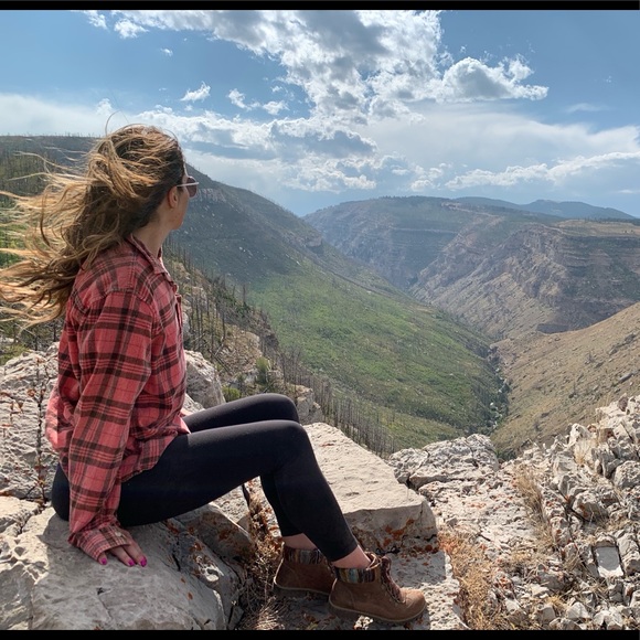 Lindsay✌🏼 - Picture 1 of 3